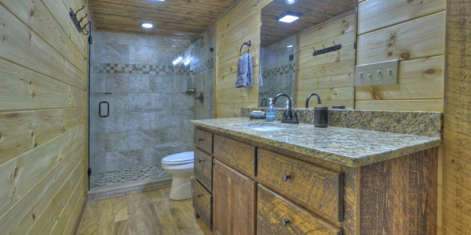 Mineral Bluff - Smores Cabin - Bathroom