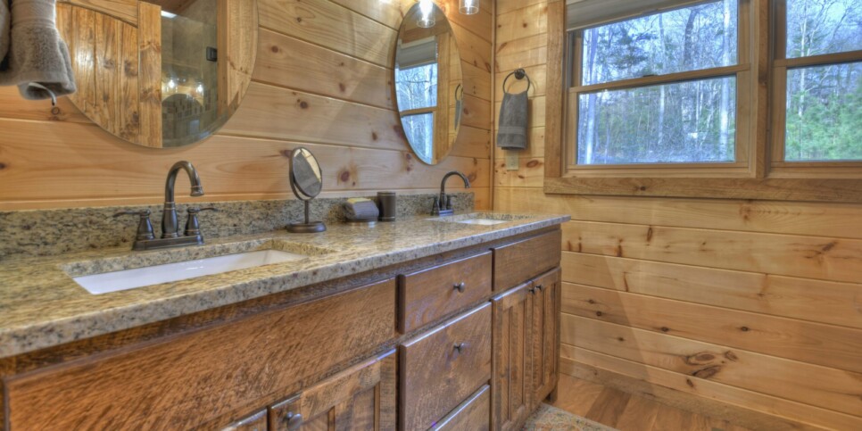 Mineral Bluff - Smores Cabin - Bathroom