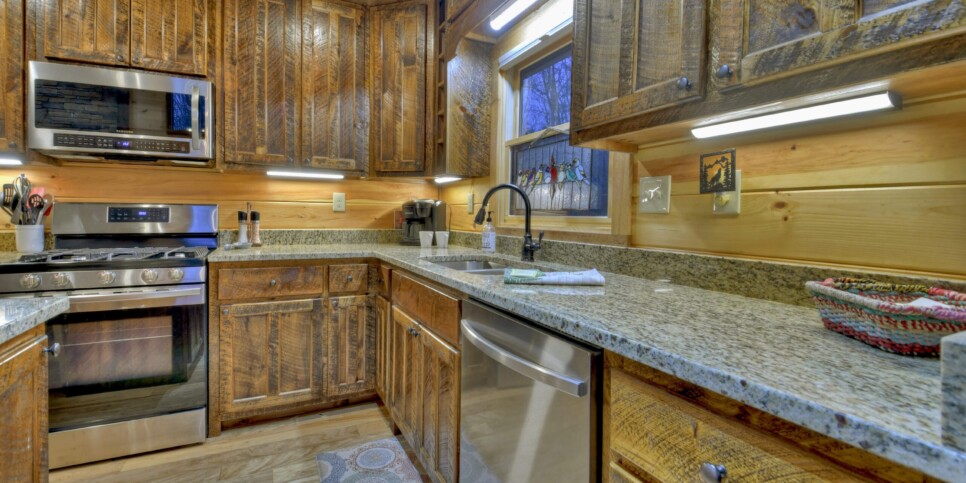 Mineral Bluff - Smores Cabin - Kitchen