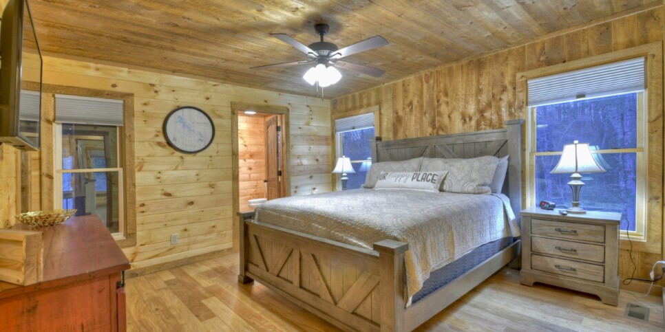 Mineral Bluff - S'mores Cabin - Rental- Bedroom