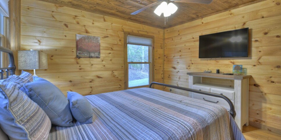 Mineral Bluff - S'mores Cabin - Rental- Bedroom