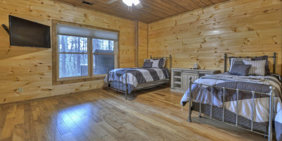Mineral Bluff - S'mores Cabin - Rental- Bedroom