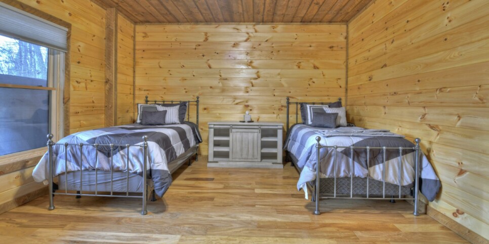 Mineral Bluff - S'mores Cabin - Rental- Bedroom