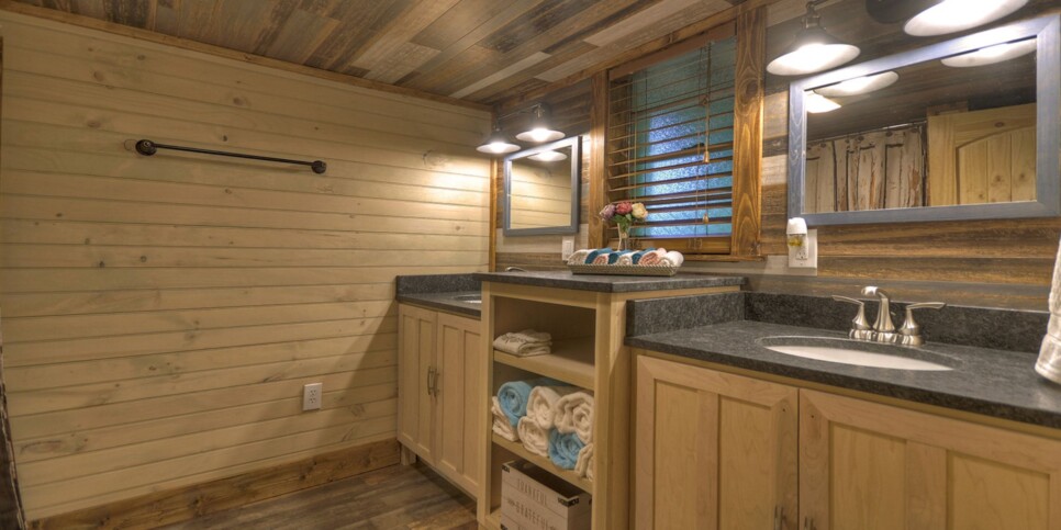 morganton-knotty-creek-retreat-bathroom-1