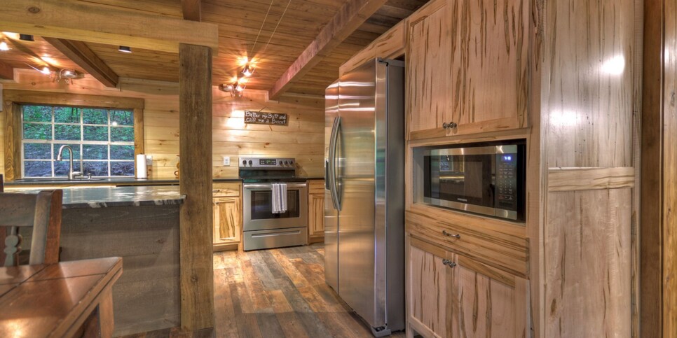 morganton-knotty-creek-retreat-kitchen-3