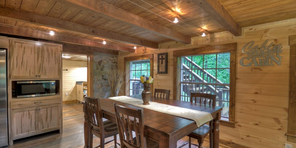 morganton-knotty-creek-retreat-kitchen-5