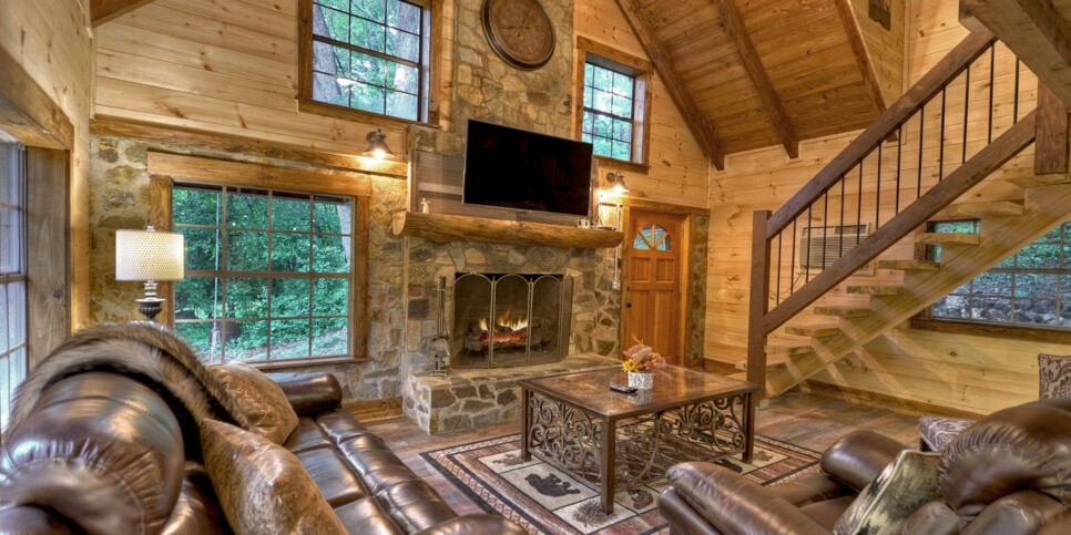 morganton-knotty-creek-retreat-living-room-2