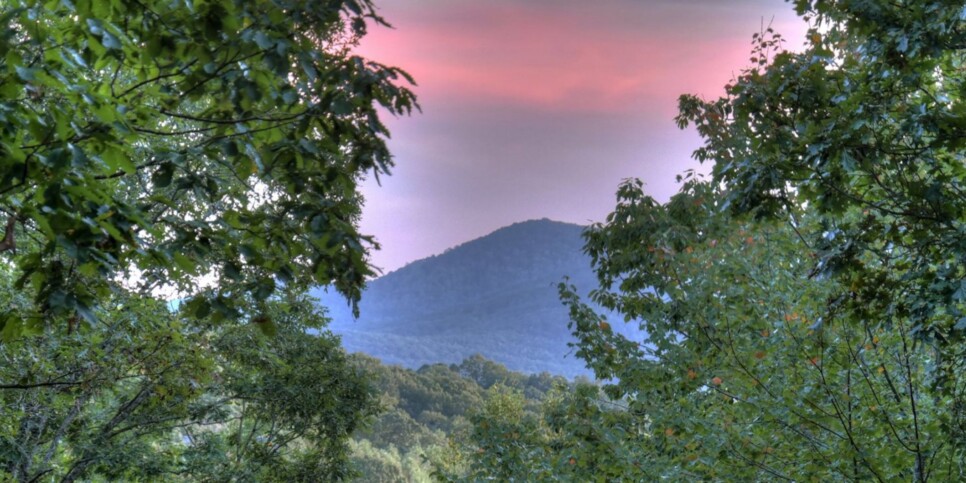 morganton-mama-bear-hideaway-exterior-7