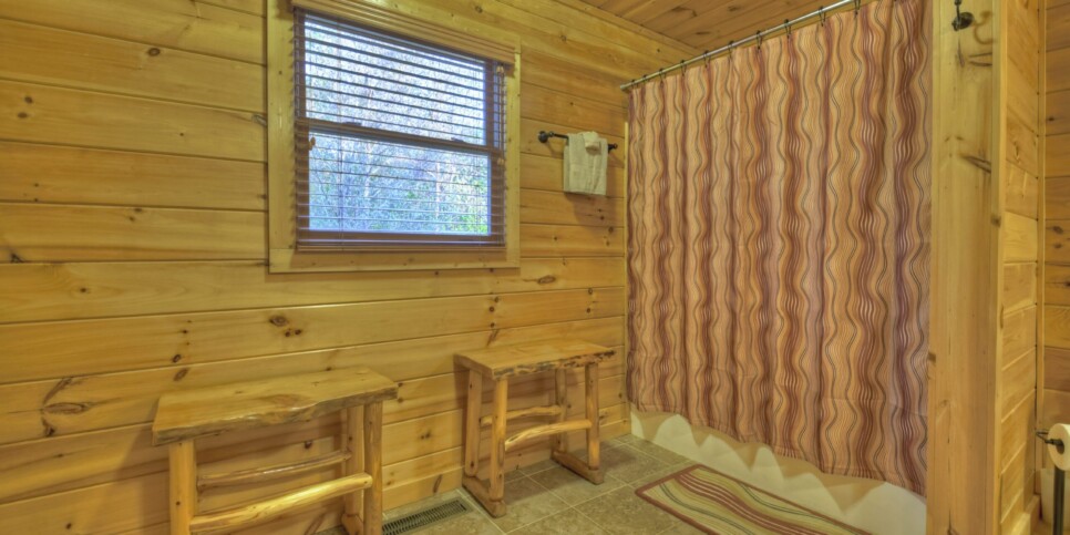 Blue Ridge Cabin - Sweet Seclusion - Bathroom