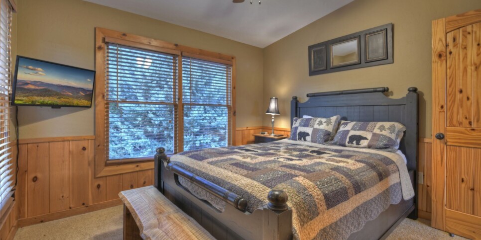 Blue Ridge - Bar 5 Cabin - Bedroom