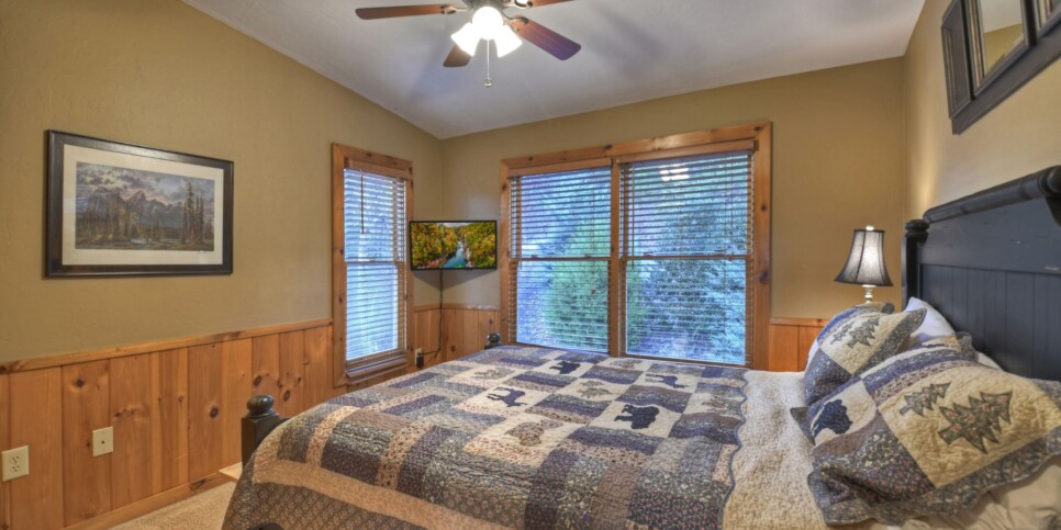 Blue Ridge - Bar 5 Cabin - Bedroom