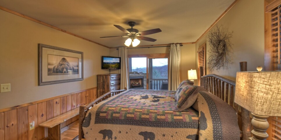 Blue Ridge - Bar 5 Cabin - Bedroom