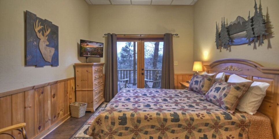 Blue Ridge - Bar 5 Cabin - Bedroom