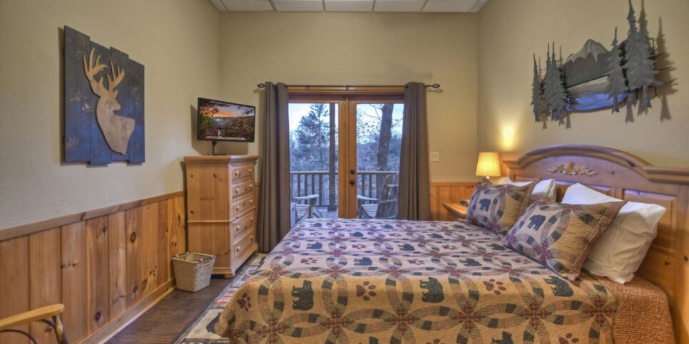 Blue Ridge - Bar 5 Cabin - Bedroom