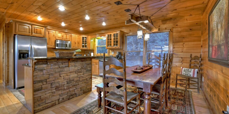 Blue Ridge - Bar 5 Cabin - Kitchen