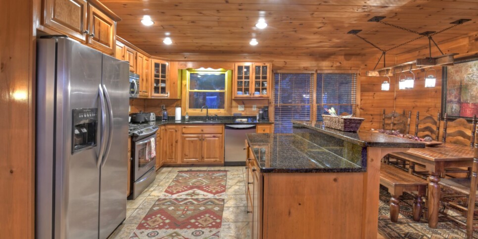 Blue Ridge - Bar 5 Cabin - Kitchen