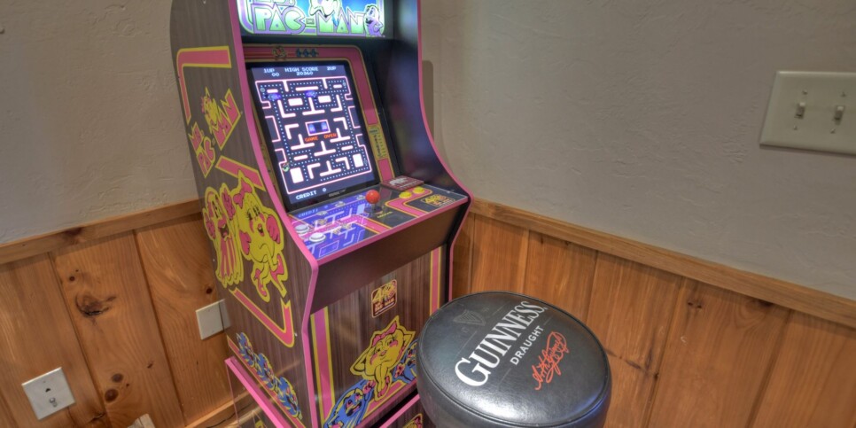 Blue Ridge - Bar 5 Cabin - Rec Room