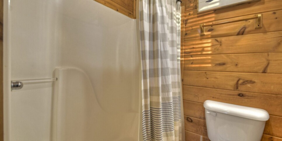 blue ridge overlook oasis bathroom