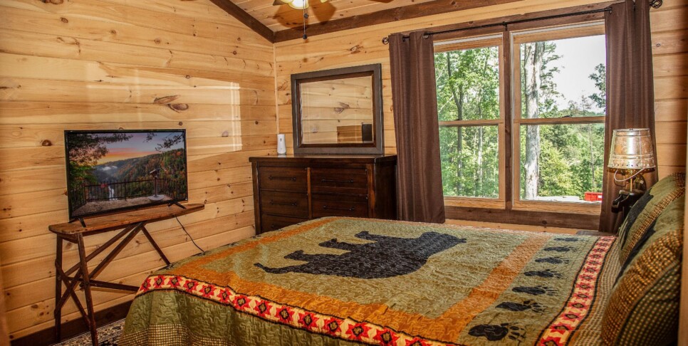 Blue Ridge - Adore the Smores - Bedroom
