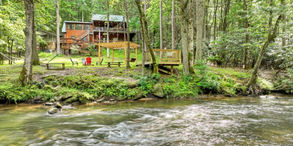 blue-ridge-cabin-rentals-the-waters-edge-exterior