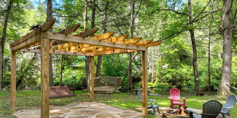 blue-ridge-cabin-rentals-the-waters-edge-exterior