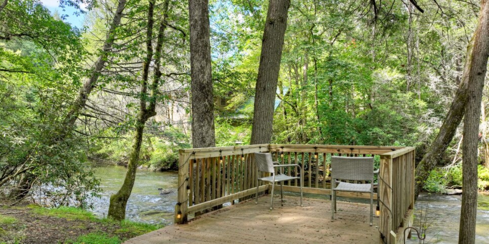 blue-ridge-cabin-rentals-the-waters-edge-exterior