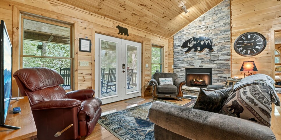 blue-ridge-cabin-rentals-the-waters-edge-living-room