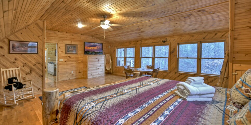 blue-ridge-the-waters-edge-bedroom-5
