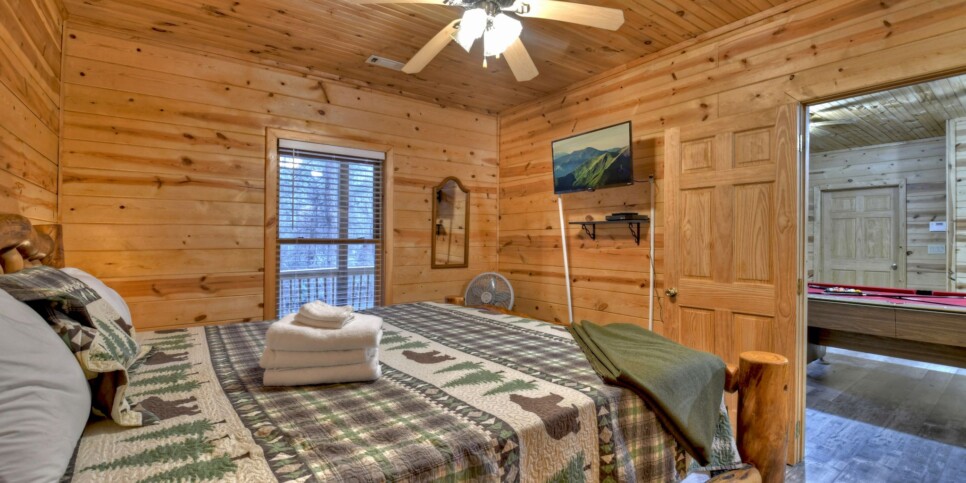 blue-ridge-the-waters-edge-bedroom-8