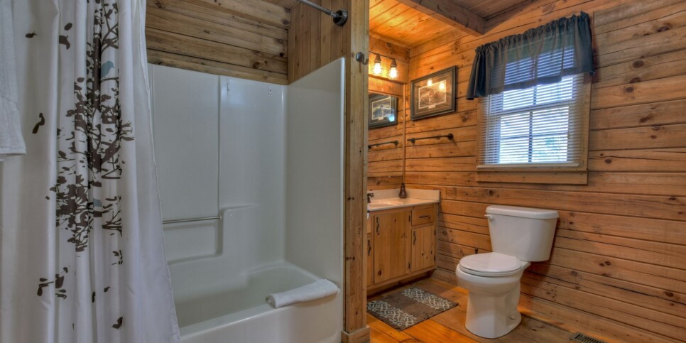 Ellijay - Cabin Rental - Harleys River Retreat - Bathroom