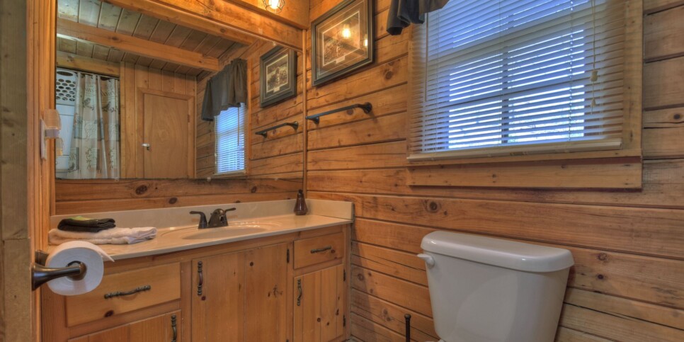Ellijay - Cabin Rental - Harleys River Retreat - Bathroom