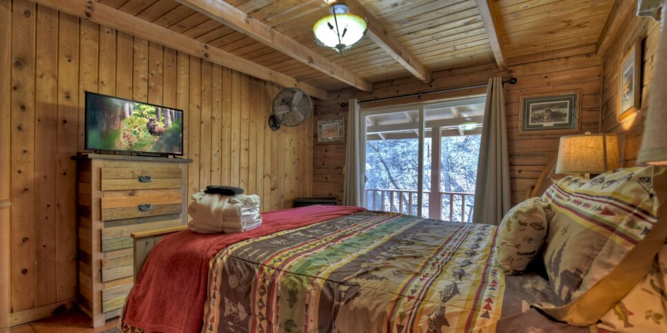 Ellijay - Cabin Rental - Harleys River Retreat - Bedroom