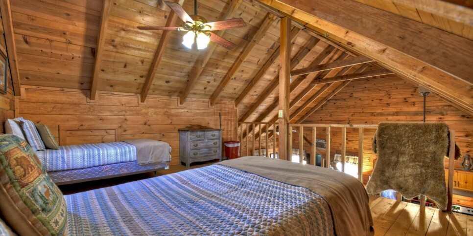 Ellijay - Cabin Rental - Harleys River Retreat - Bedroom