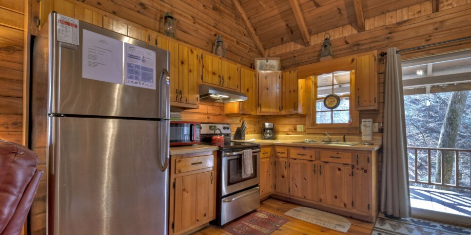 Ellijay - Cabin Rental - Harleys River Retreat - Kitchen