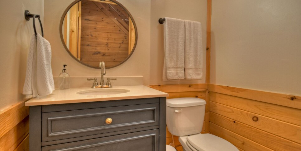 Blue Ridge Cabin - Blueberry Hill - Bathroom
