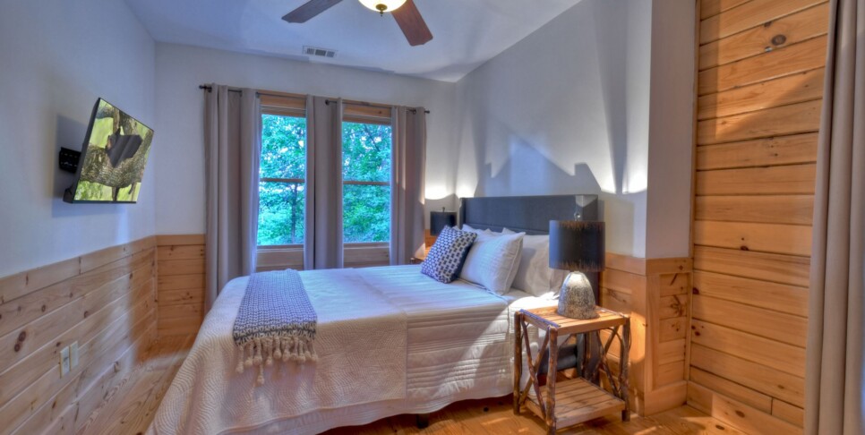 Blue Ridge Cabin - Blueberry Hill - Bedroom