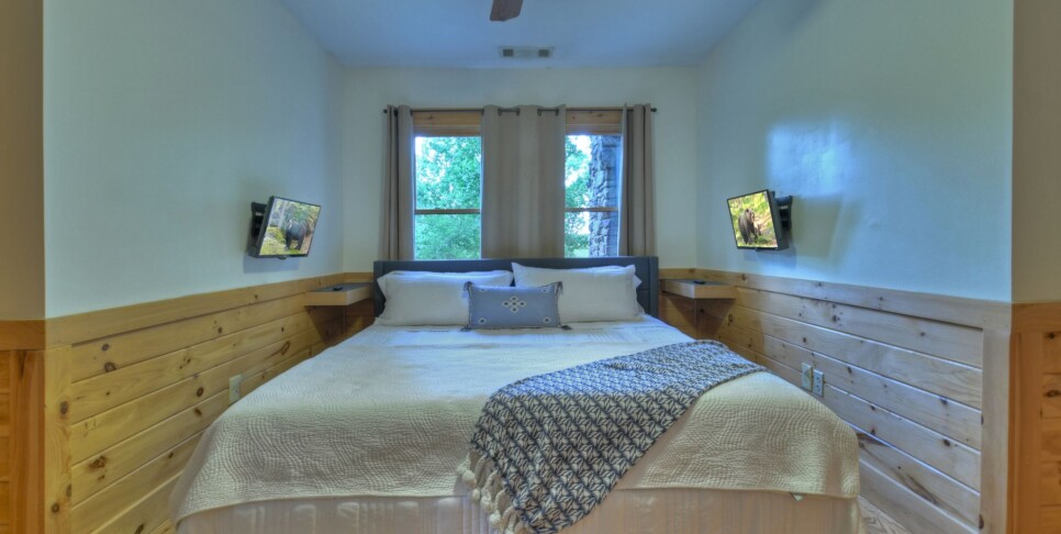 Blue Ridge Cabin - Blueberry Hill - Bedroom
