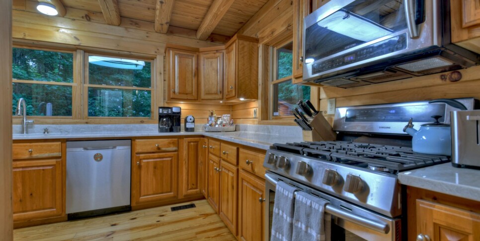 Blue Ridge Cabin - Blueberry Hill - Kitchen
