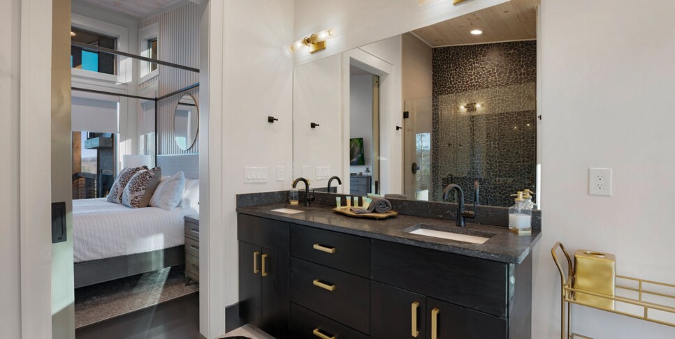 Blue Ridge - Quiet Time - Bathroom