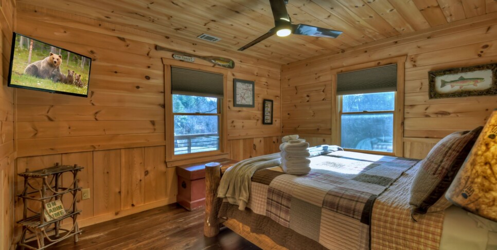 Blue Ridge - Carters Cozy Cabin - Bedroom