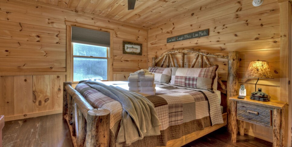 Blue Ridge - Carters Cozy Cabin - Bedroom