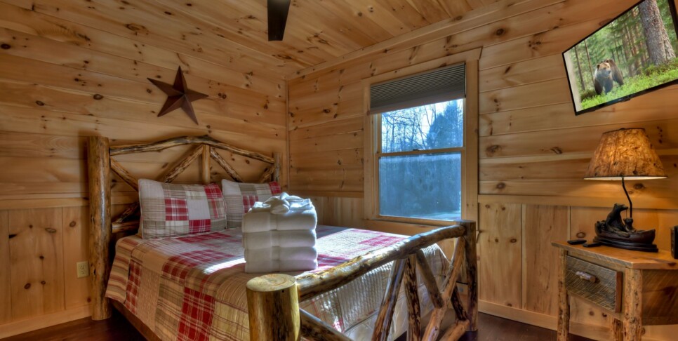 Blue Ridge - Carters Cozy Cabin - Bedroom