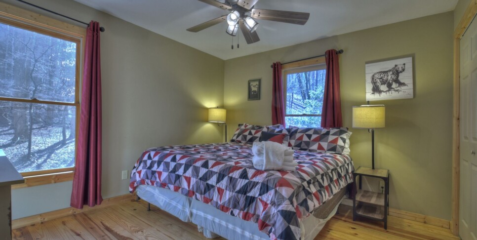 Ellijay - Cabin Rental - Harleys River Retreat - Bedroom