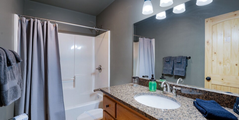 Ellijay Ga Cabin - Peaceful River Hideaway - Bathroom
