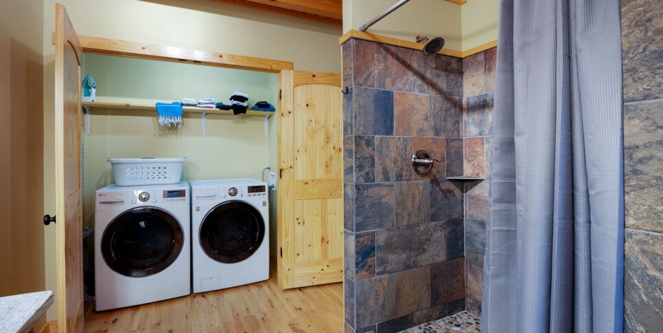 Ellijay Ga Cabin - Peaceful River Hideaway - Bathroom