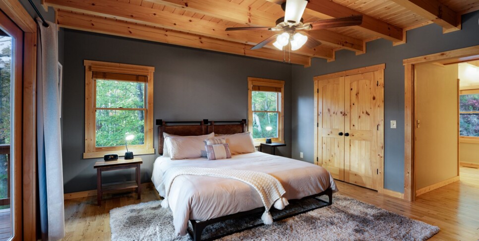 Ellijay Ga Cabin - Peaceful River Hideaway - Bedroom