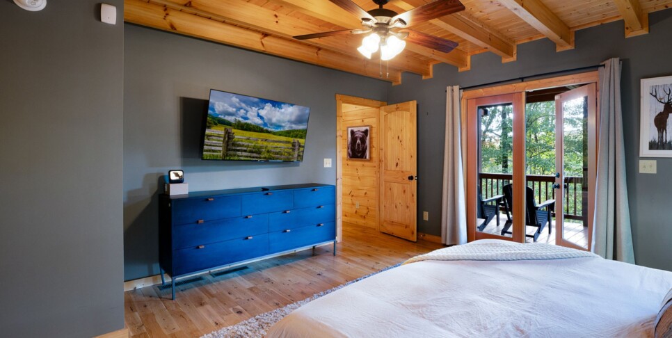 Ellijay Ga Cabin - Peaceful River Hideaway - Bedroom