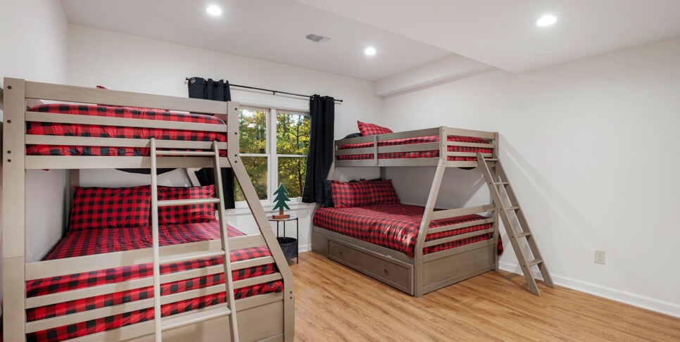 Ellijay Ga Cabin - Peaceful River Hideaway - Bedroom