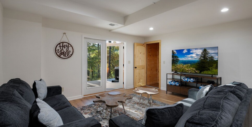 Ellijay Ga Cabin - Peaceful River Hideaway - Rec Room