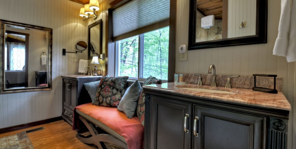 Blue Ridge - Fireside Bluff - Bathroom